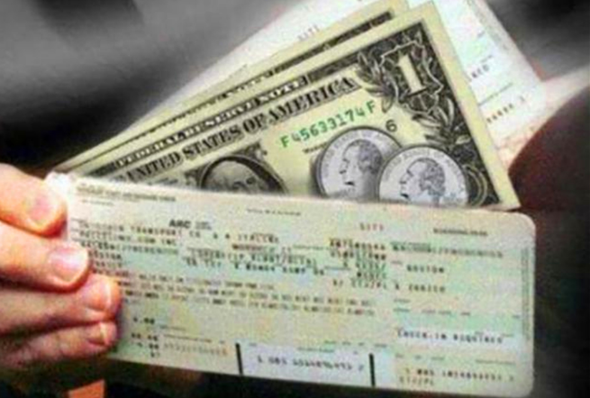 头等舱|男子花25万买下无限次机票，却被嘲笑，20年后航空公司很头疼