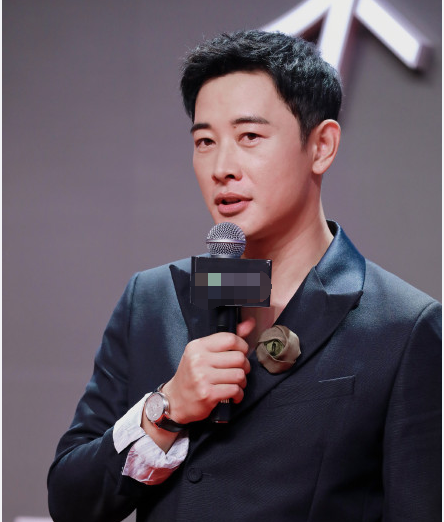 唐嫣|唐嫣产后首次公开亮相,身材纤细笑容甜美,与罗晋同台越来越有夫妻相