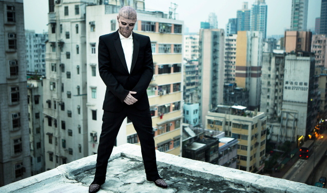 颜夕趣史|他花2亿将“人骨”纹满全身，走红后却离开了人世