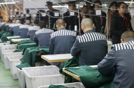 前方冲锋号|落马公安局长服刑期间使用手机，非但没被罚还被减刑，有关部门：会仔细核实