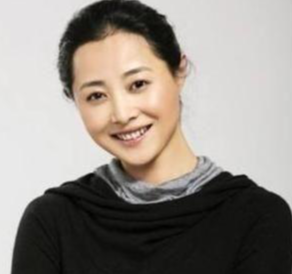 『唐艺昕』叫婆婆普通，叫若昀妈妈太见外，唐艺昕对婆婆的称呼彰显高情商！