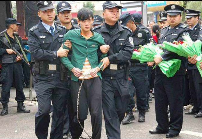 杨俪萍|男星朱晓东掐死爱妻藏尸雪柜，105天后选择自首，婆婆：女方活该