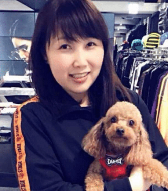 罗志祥@那个比罗志祥大好几岁的化妆师，早年发的动态全是在对罗志祥“撒娇”