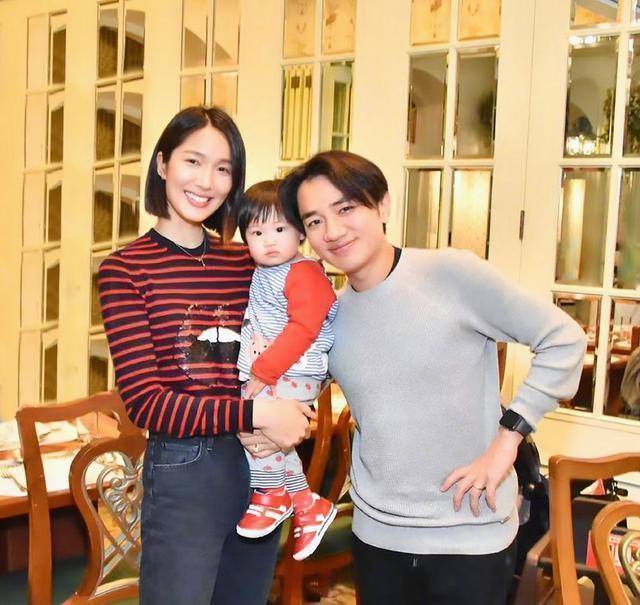 『王祖蓝』40岁王祖蓝又喜当爹！父亲节高调公开，超模妻子怀二胎越来越美