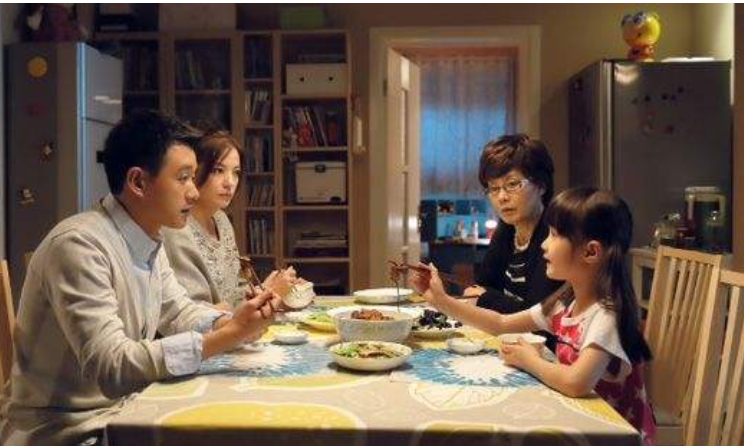 赵薇|赵薇“女儿”长大了！全网都在禁止她整容，如今13岁美到认不出