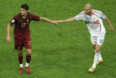 齐达内：06年德国世界杯，齐达内怒顶马特拉齐是罪人，还是真性情的表现？