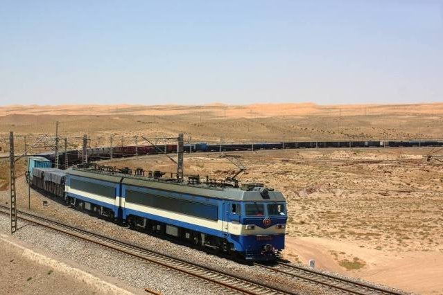 包兰铁路|我国首条沙漠铁路，全程990千米，还成为全球防沙教科书