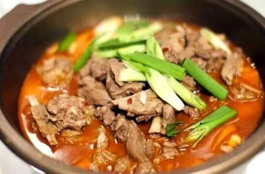 「辣椒」天热，餐桌常备的开胃下饭菜，香鲜、美味，让家人有食欲，吃饭香！