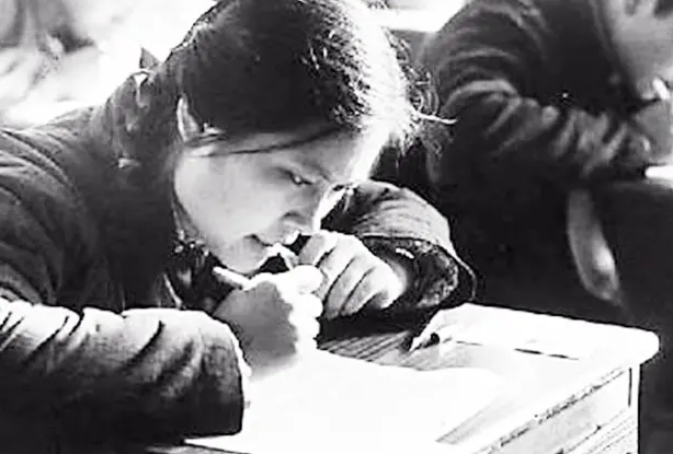 【考试】1977年的高考卷“曝光”，网友：试卷太简单了，我能上北大