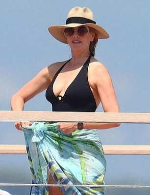 乔布斯|新冠是啥?乔布斯遗孀劳伦整个夏天都在80米私人游轮和男船员享乐