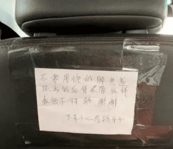 |“和女友出来钓鱼，我的注意力无法集中了...”哈哈哈哈哈这谁顶得住？