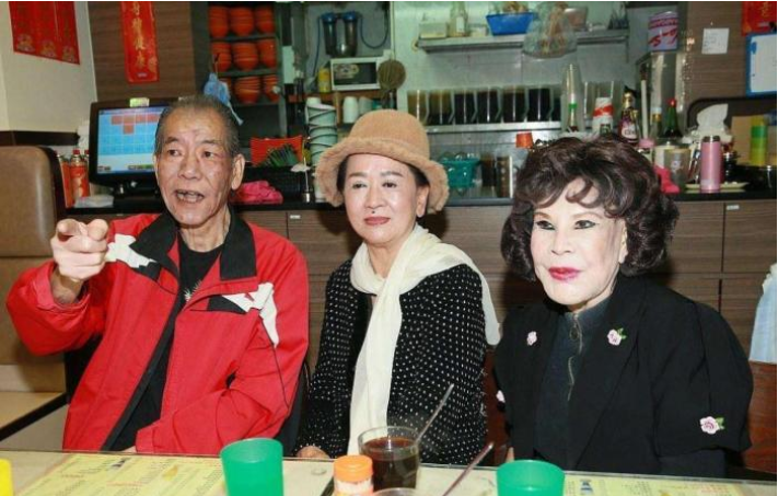 [邓永祥]她与富豪同居30年才上位，为老公穿了一辈子塑身衣，4亿遗产却只得1元