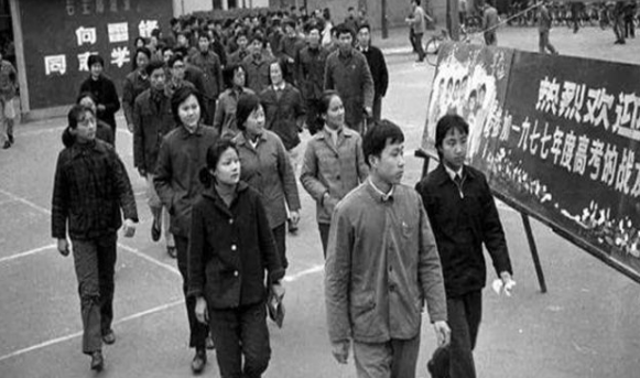 【】1977年高考试卷“曝光”，网友：试卷太过简单，我能上北大