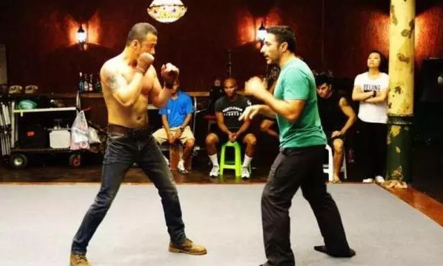 杨坤|48岁歌手学人拍电影血本无归，打戏亲自出马，票房只有58万！