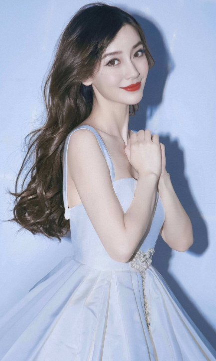 『Angelababy』baby做节目全程用手托下巴，当手拿开之后，有没有整过容一目了然