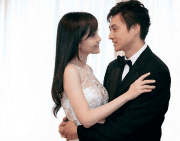 周慧敏|被戴8次绿帽子都不离婚， 光捉奸在床就有3次， 网友：绿帽奥特曼