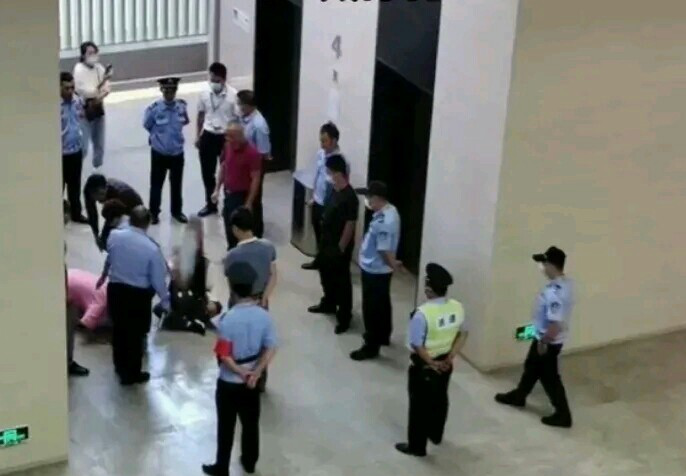 大学生|反转？华南理工教授强J女学生被解聘，涉事老师：就交往了一个月！