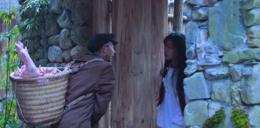 李子柒：李子柒有多自信？头发不梳就出镜，看清正脸网友：这才是真实颜值