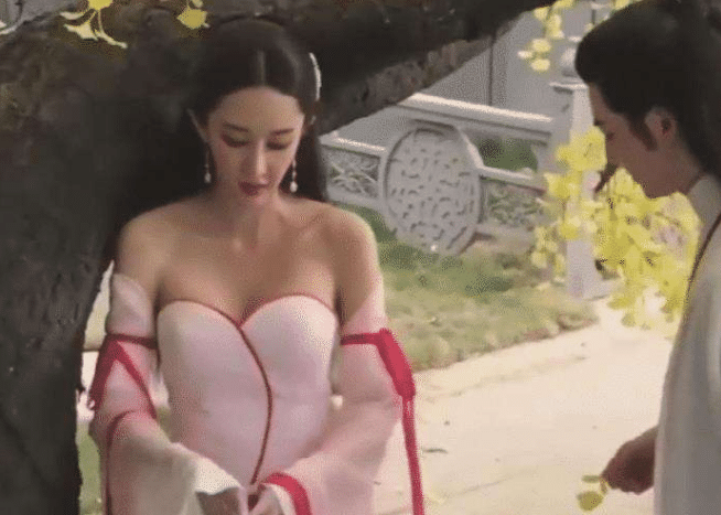 黄梅戏|出道十多年，从“演员”沦落到“网红”，堪称娱乐圈最惨女艺人！