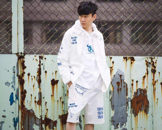 『林俊杰』林俊杰在洗澡时突发灵感写了首歌，粉丝却吐槽歌词没眼看！