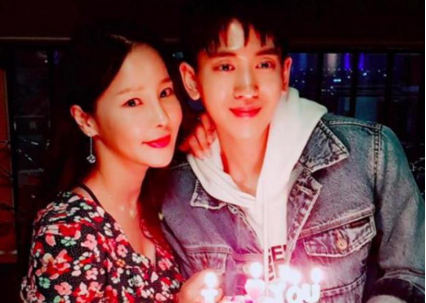 『米娜』韩国相差17岁的“母子恋”终于修成正果，看到照片后，网友们羡慕了