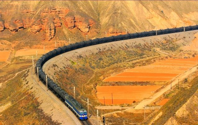 包兰铁路|我国首条沙漠铁路，全程990千米，还成为全球防沙教科书