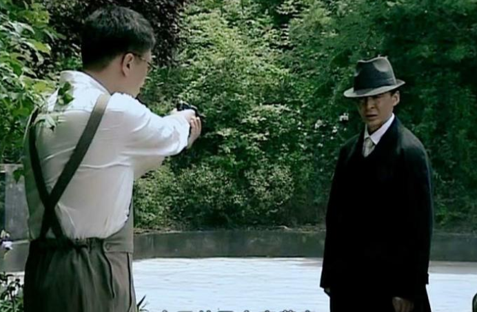 潜伏@精彩不输《潜伏》,这部剧凭庭审一集便可列谍战剧前五