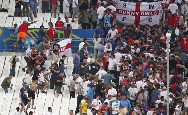 「俄罗斯队」法国欧洲杯，为何200多名俄罗斯球迷能够暴揍2000多名英国球迷呢？