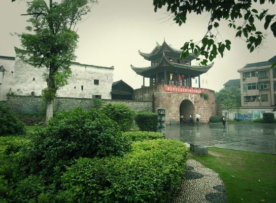 湖南■我国最奇怪的古城，明明处于湖南，游客却以为在贵州