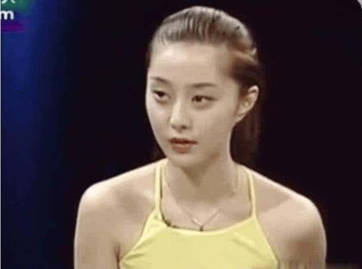 【范冰冰】范冰冰从小美到大? 没有十级美颜后, 只剩胶原蛋白的脸蛋