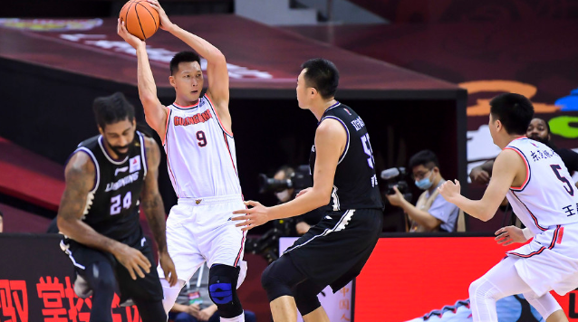 梅奥|下半场4分+被胡明轩血帽！梅奥最委屈一战，杨毅看衰言论成真