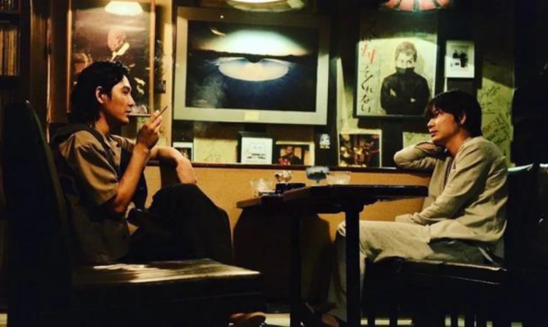 影里|日本电影《影里》，商业片导演导的文艺片，情感也能真实动人？