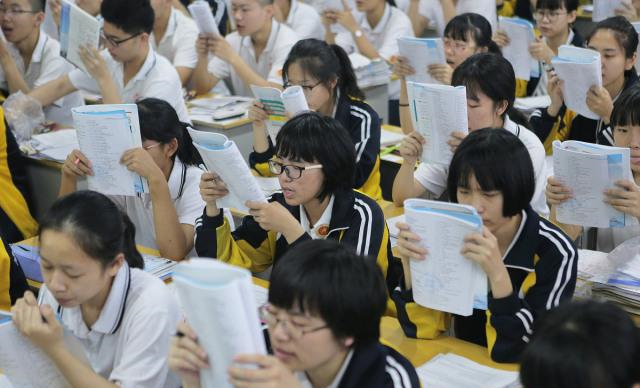 「数学」03年的高考数学题到底有多难？学霸只能过及格线，学渣表示看不懂