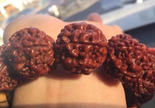 「金刚菩提」高价收藏的一串50年爆老金刚，被敲开后，玩友傻眼了