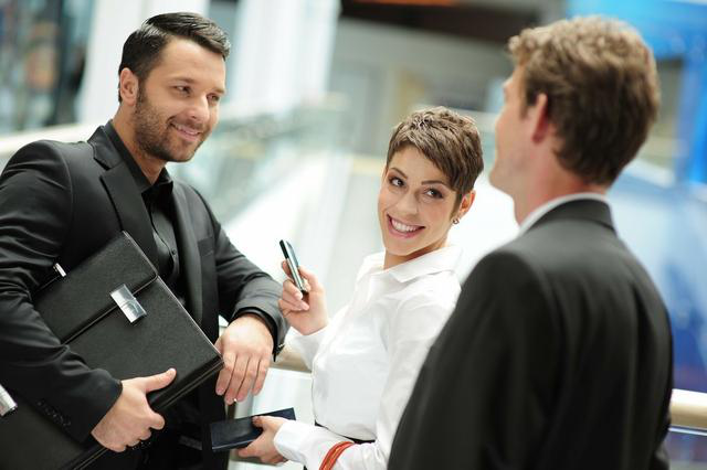 『』人在职场有3种忙不能帮，看似举手之劳，其实最容易背锅