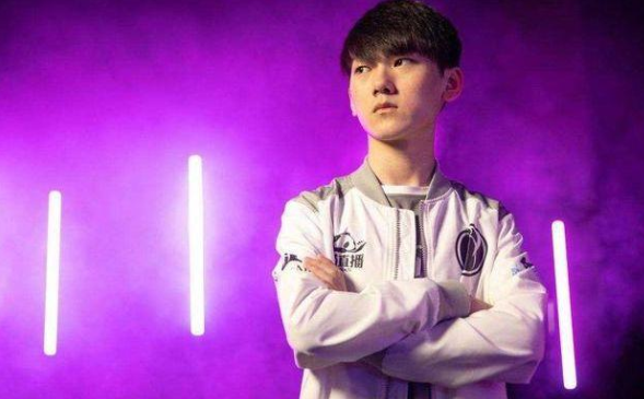 #edg#阿水无比赛可打身价暴跌，粉丝质问为何不签约，EDG经理道出真相