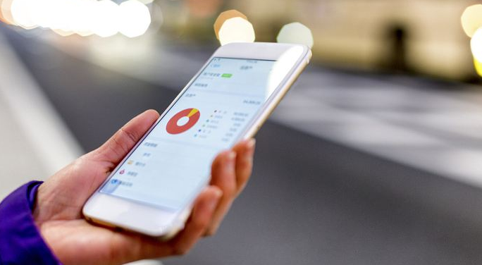 「手机行业」印度人有手机了,开心地向中国人炫耀,拿出来却尴尬了