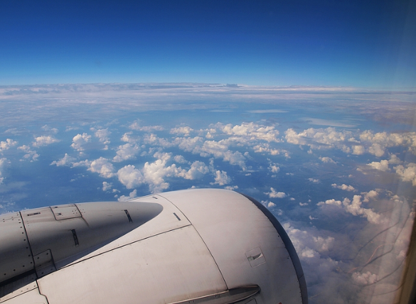 「平流层」飞机为何一定要飞上1万米高空?空姐告诉你真相,都是血的教训!