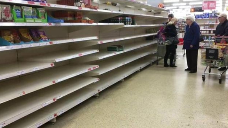 『英国』英媒：首相约翰逊呼吁民众不要囤货，自己却囤了数卡车物资！