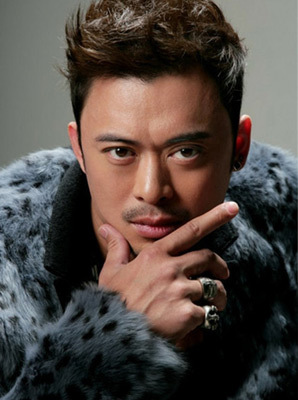 樊少皇|在樊少皇疯狂追求下步入婚礼殿堂，演50部作品仍然不火，如今在家带孩子