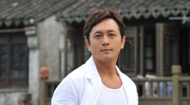 王宝强|他被妻子骗走了5千万，6个孩子均不是亲生，简直比王宝强还惨！