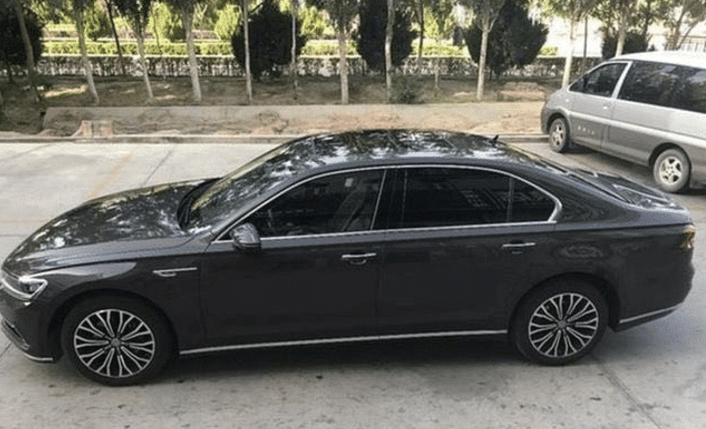 【辉昂】被称“小号A8”, 竟配后排冰箱+电吸门! 26万都没人要, 顶配A6没人懂!