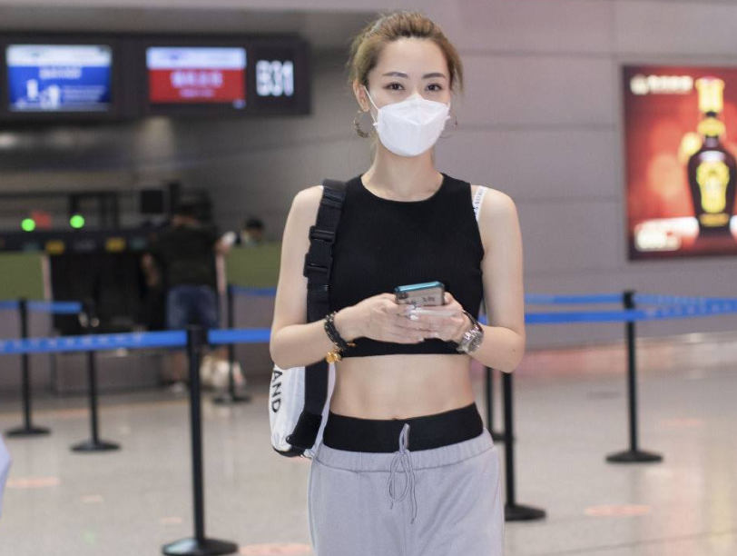 穿衣搭配：夏天不知道怎么穿？街头美女告诉你，怎么把衣服穿出花