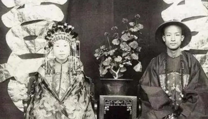 李鸿章|哥哥太穷妹妹太丑，两人干脆在一起，生下一子无人不知