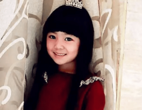 「黄磊」本以为黄磊女儿够美了,看到徐峥女儿后,才知道啥叫“美若天仙”!