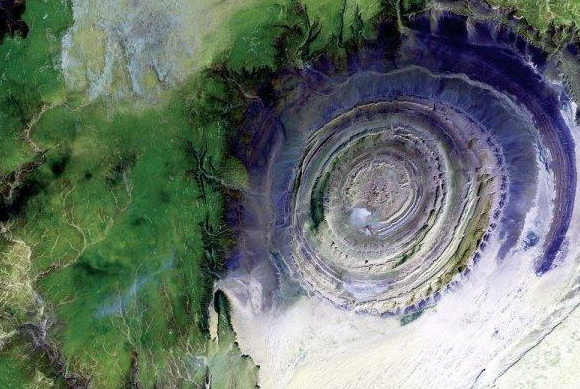 「新疆维吾尔自治区」地球是“活”的？它有两只“眼睛”，有一个在新疆！