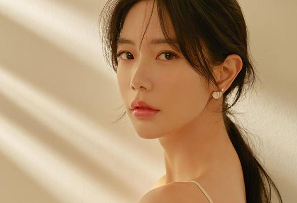 「闪婚」被人称为“亚洲第一美女”，太优秀没人敢追？已和企业家闪婚做了阔太