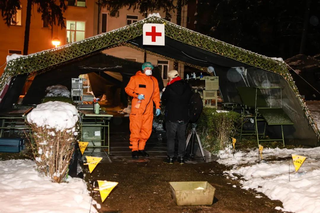 #塞尔维亚#中国医疗队员在塞尔维亚：看看被当兄弟是什么待遇