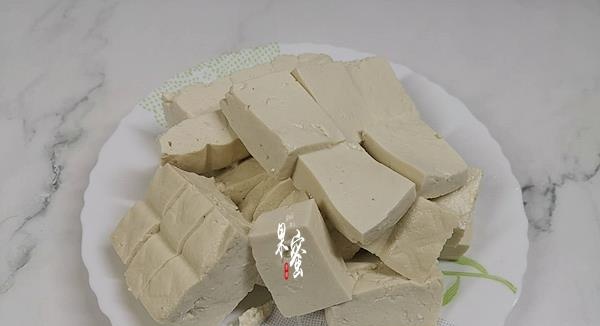 【食材】快手下饭菜，三种食材烧一烧，咸鲜开胃无肉也抢手，又光盘了