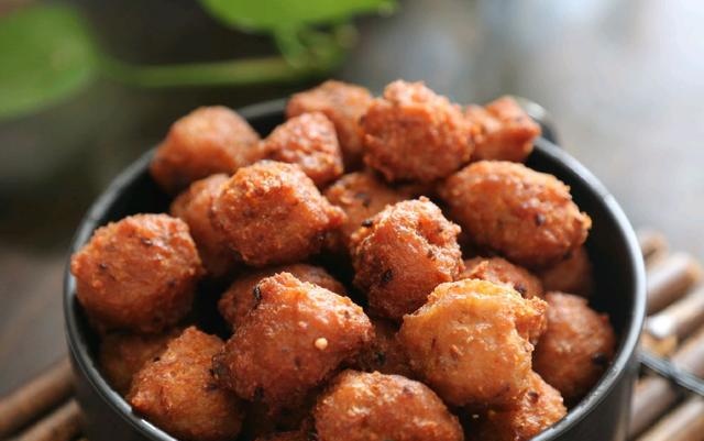 |炸肉丸，注意这几点，外酥里嫩，没腥味